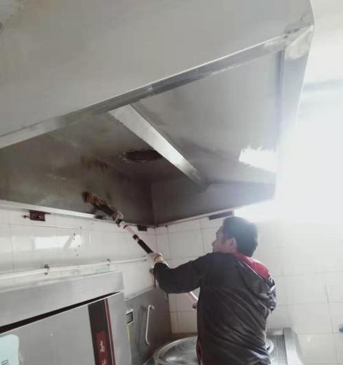 饭店油烟机的清洗方法与注意事项（保持油烟机清洁的关键技巧）