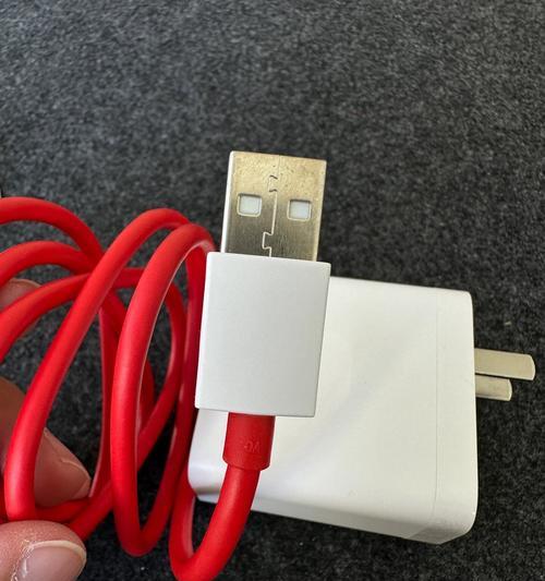手机充电器的插头有哪些类型？如何正确识别它们？